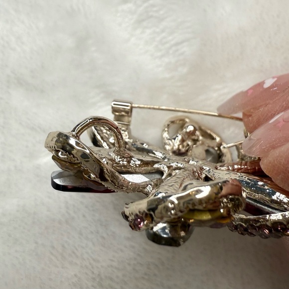 Elegant Multicolor Glass Flower Brooch - Picture 4 of 4